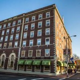 Nathaniel's Restaurant - Hotels in Salem