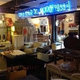 The Cobbled Yard - Antiques in London