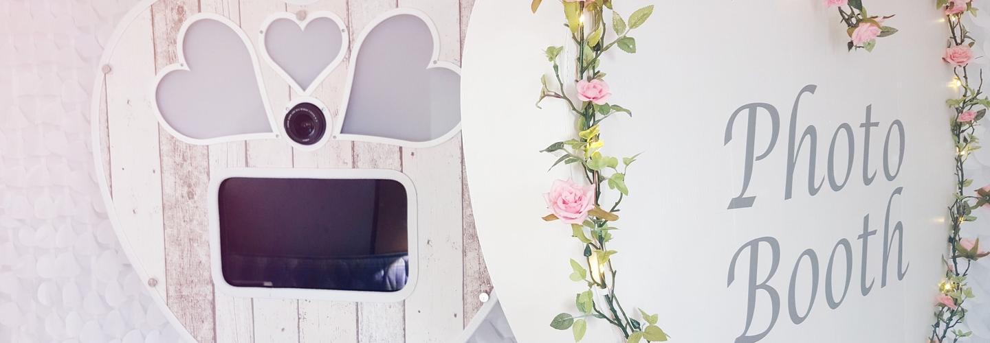 Deluxe Open Booths cover photo