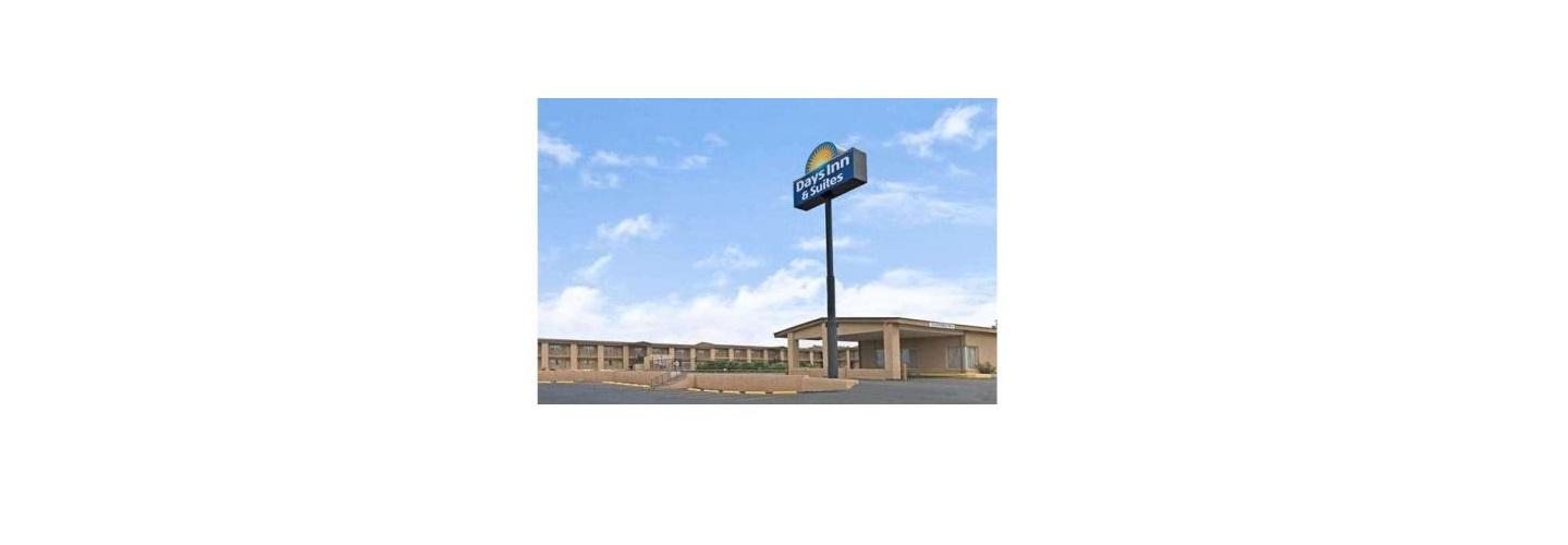Days Inn & Suites by Wyndham Santa Rosa cover photo