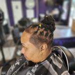 Jewel's Cut and Color Bar - photo 1