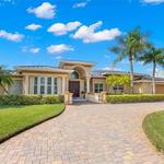 Queen Tampa Bay - photo 2