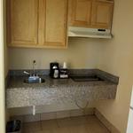 Deluxe Inn & Suites - photo 1
