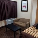 Deluxe Inn & Suites - photo 3