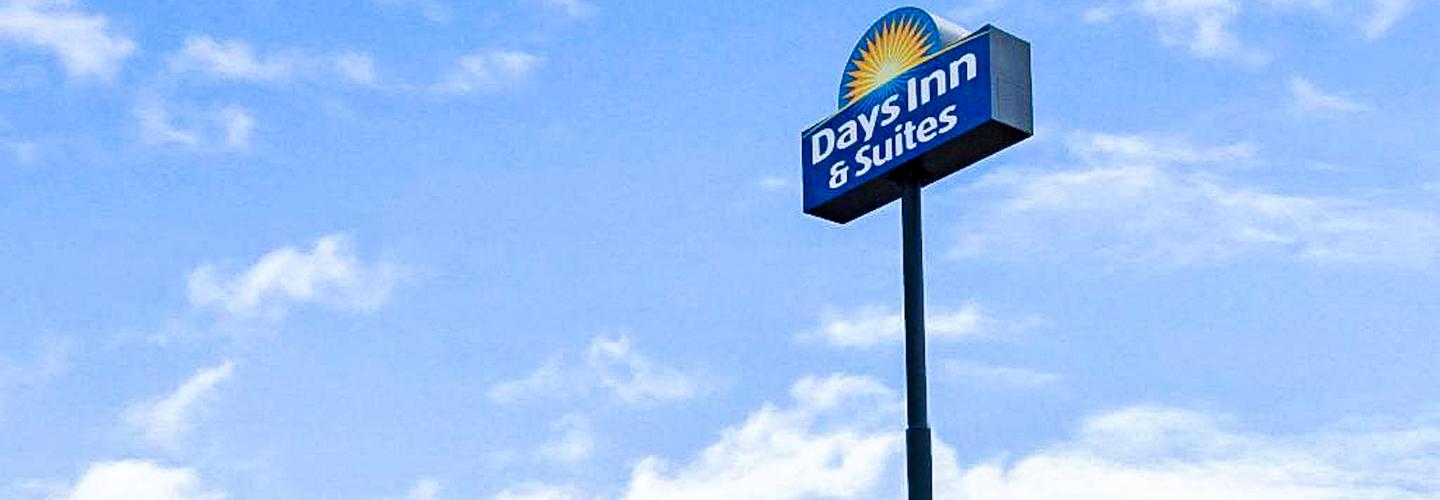 Days Inn & Suites by Wyndham Santa Rosa cover photo