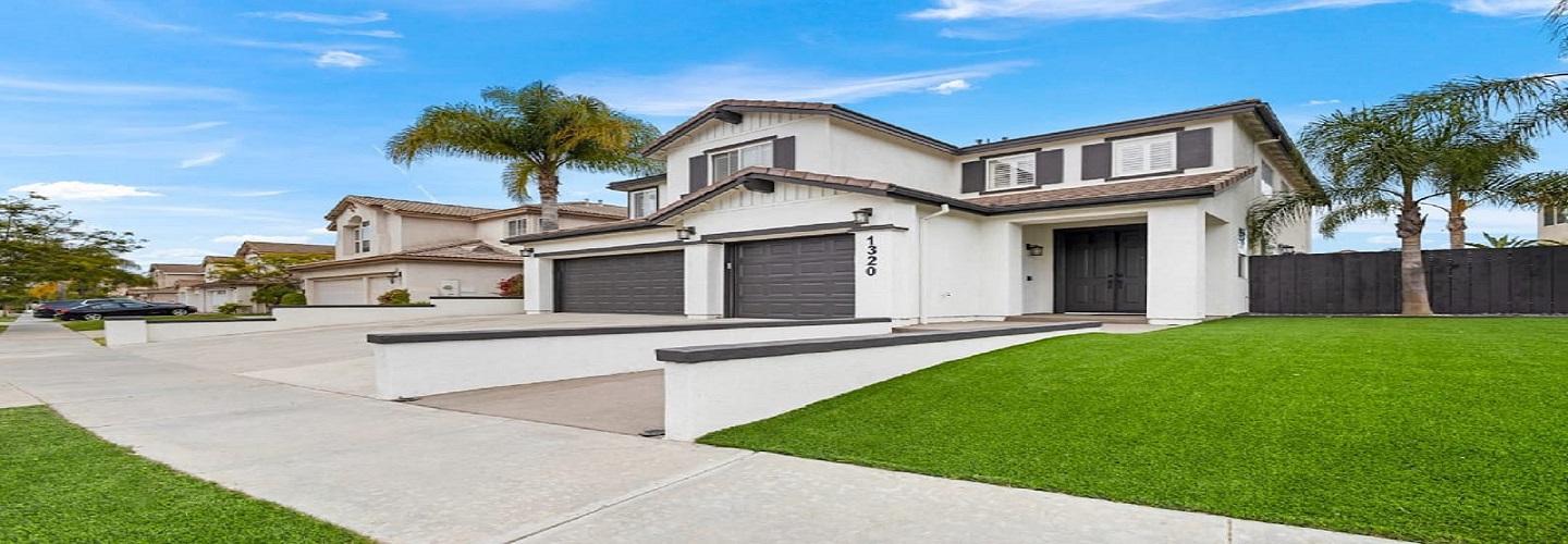 Golden Lens Media cover photo