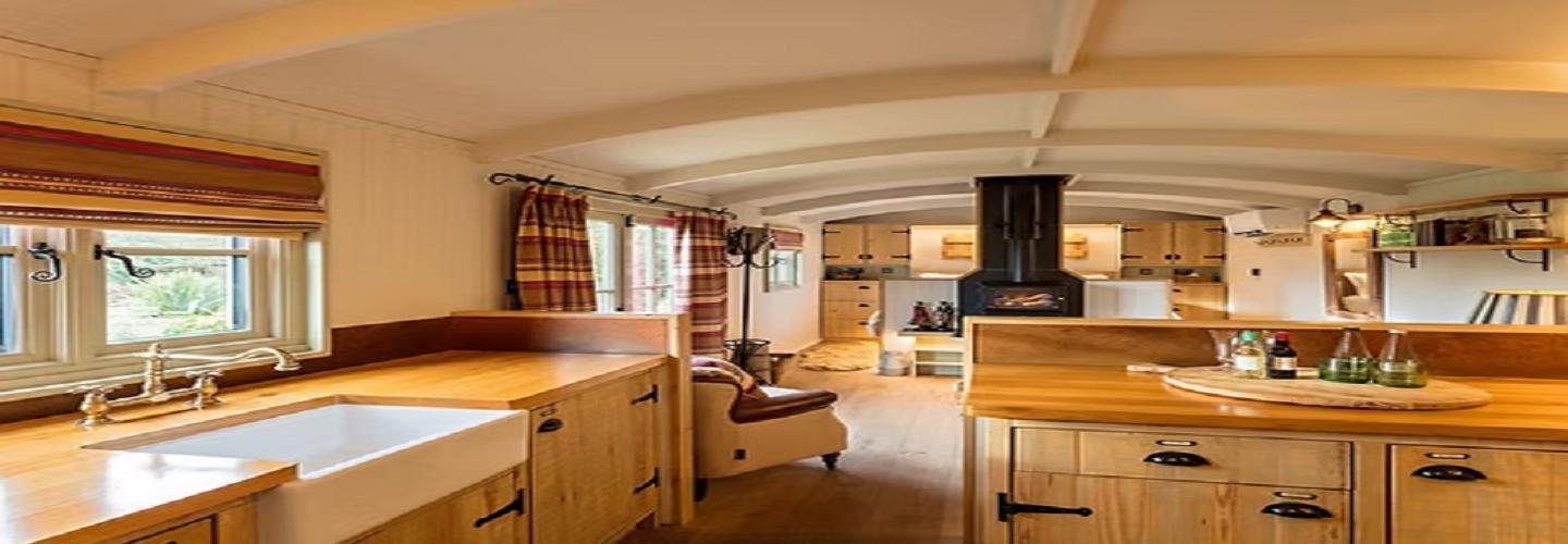 Holly Lodge B&B cover photo