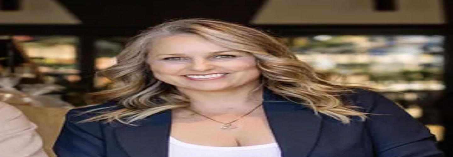 Kathleen Moen, Compass DRE: 02087478 cover photo