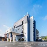 Days Inn & Suites by Wyndham Pigeon Forge